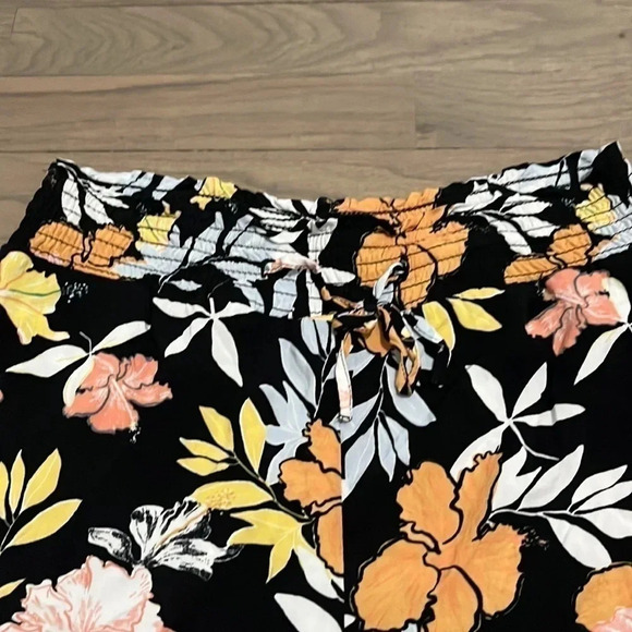 ROXY Black Floral Print Pull On Beach Pants. Size S - Picture 3 of 6